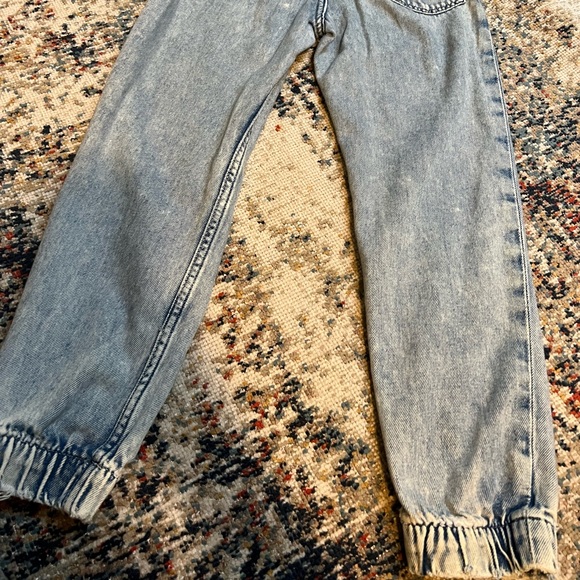 Girls H&M ripped jogger jeans - Picture 7 of 9